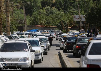 حضور مسافران در آخرین روزهای تابستان در همدان