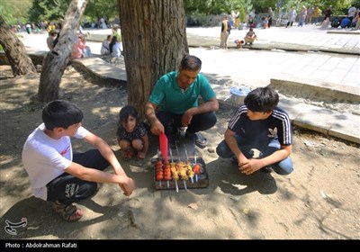 حضور مسافران در آخرین روزهای تابستان در همدان