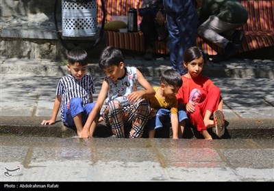 حضور مسافران در آخرین روزهای تابستان در همدان