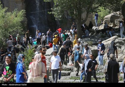 حضور مسافران در آخرین روزهای تابستان در همدان