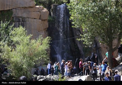 حضور مسافران در آخرین روزهای تابستان در همدان