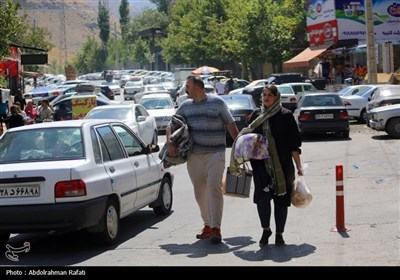 حضور مسافران در آخرین روزهای تابستان در همدان