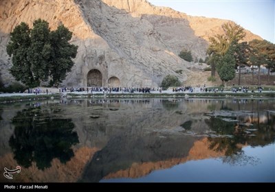 مسافران تابستانی در محوطه تاریخی طاقبستان - کرمانشاه