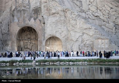 مسافران تابستانی در محوطه تاریخی طاقبستان - کرمانشاه