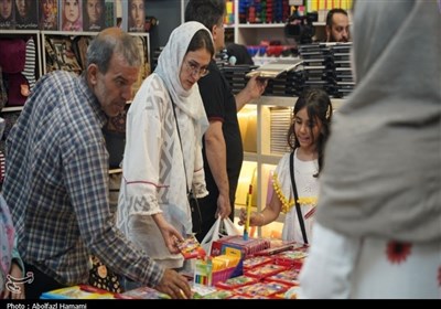 والدين،خريد،كودكان،بازار،شور،دفتر،مداد،فشار،رنگ،ميزهاي،دفتره ...