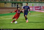 دیدار تیم‌های فوتبال چادرملو اردکان و نساجی مازندران