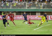 دیدار تیم‌های فوتبال چادرملو اردکان و نساجی مازندران