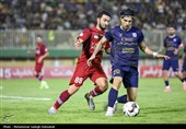 دیدار تیم‌های فوتبال چادرملو اردکان و نساجی مازندران
