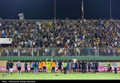 دیدار تیم‌های فوتبال چادرملو اردکان و نساجی مازندران