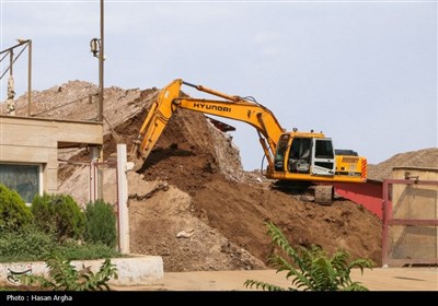 احمد گلچین، عضو هیئت علمی گروه خاک‌شناسی دانشگاه زنجان می‌گوید:نتایج به دست آمده نشان می‌دهد به دلیل حجم استفاده از اسید بالا در استخراج مواد، دپوی موجود خاصیت اسیدی بسیار بالایی دارد.