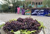 برگزاری جشنواره انگور در کوزران کرمانشاه