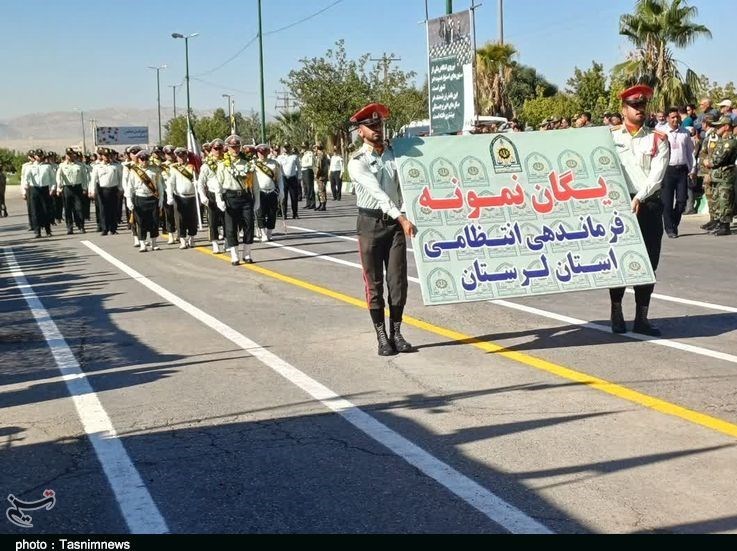 نمایش اقتدار با تجهیزات نظامی/رژه نیروهای مسلح در لرستان