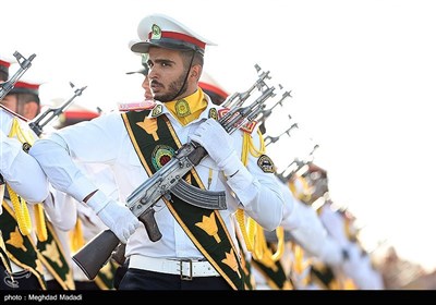 استعراض عسكري للقوات المسلحة الإيرانية 