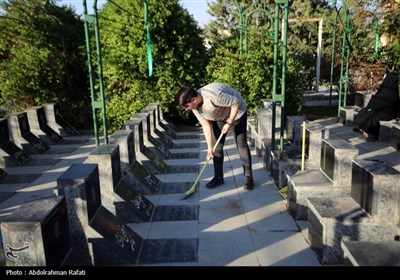 آئین غبارروبی و عطرافشانی مزار شهدای باغ بهشت همدان 