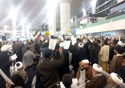 تجمع مردم قم در فرودگاه و اعلام آمادگی برای اعزام به لبنان