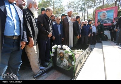 پیکر مادر شهید سردار حاج حسین خرازی در خاک آرام گرفت