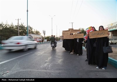 زنجیره انسانی نیروهای سپاه و بسیج مردمی