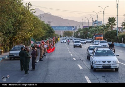 زنجیره انسانی نیروهای سپاه و بسیج مردمی