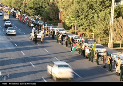 زنجیره انسانی نیروهای سپاه و بسیج مردمی