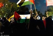 شادی مردم تهران از حمله موشکی ایران به رژیم صهیونیستی مقابل سفارت انگلیس