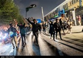 شادی مردم تهران از حمله موشکی ایران به رژیم صهیونیستی مقابل سفارت انگلیس