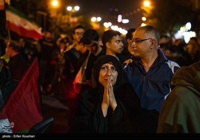 شادی مردم تهران از حمله موشکی ایران به رژیم صهیونیستی مقابل سفارت انگلیس