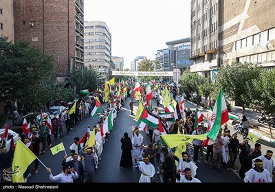 راهپیمایی دانشجویی در حمایت از رزمندگان مقاومت و عملیات وعده صادق 2