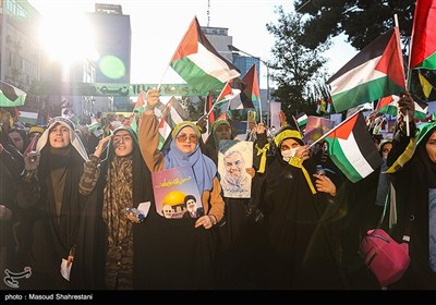 راهپیمایی دانشجویی در حمایت از رزمندگان مقاومت و عملیات وعده صادق 2