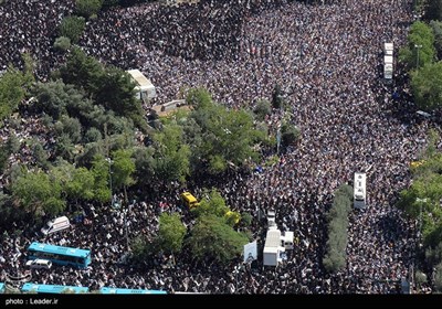 صلاة الجمعة في طهران وتأبين الشهيد السيد حسن نصر الله