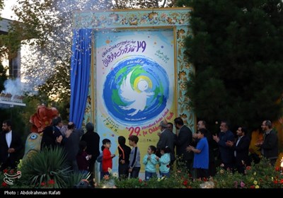 رونمایی از پوستر بیست و نهمین جشنواره بین المللی تئاتر کودک و نوجوان همدان