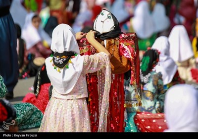 افتتاحیه هفدهمین جشنواره بین‌المللی تئاتر خیابانی مریوان