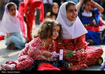 افتتاحیه هفدهمین جشنواره بین‌المللی تئاتر خیابانی مریوان