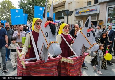 افتتاحیه هفدهمین جشنواره بین‌المللی تئاتر خیابانی مریوان