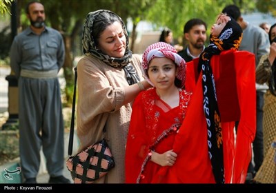 افتتاحیه هفدهمین جشنواره بین‌المللی تئاتر خیابانی مریوان