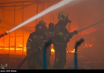 آتش‌سوزی بزرگ در بازار آهن شادآباد تهران