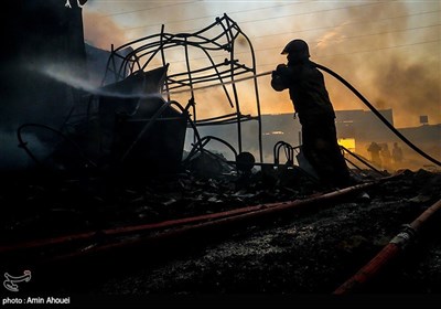 آتش‌سوزی بزرگ در بازار آهن شادآباد تهران