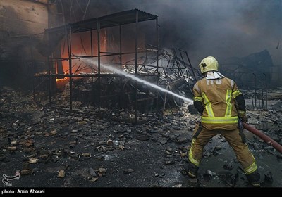 آتش‌سوزی بزرگ در بازار آهن شادآباد تهران