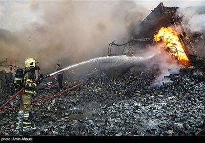 آتش‌سوزی بزرگ در بازار آهن شادآباد تهران