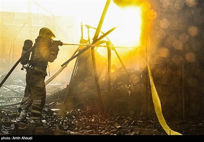 آتش‌سوزی بزرگ در بازار آهن شادآباد تهران