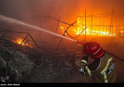 آتش‌سوزی بزرگ در بازار آهن شادآباد تهران