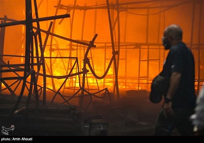 آتش‌سوزی بزرگ در بازار آهن شادآباد تهران