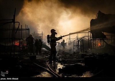 آتش‌سوزی بزرگ در بازار آهن شادآباد تهران