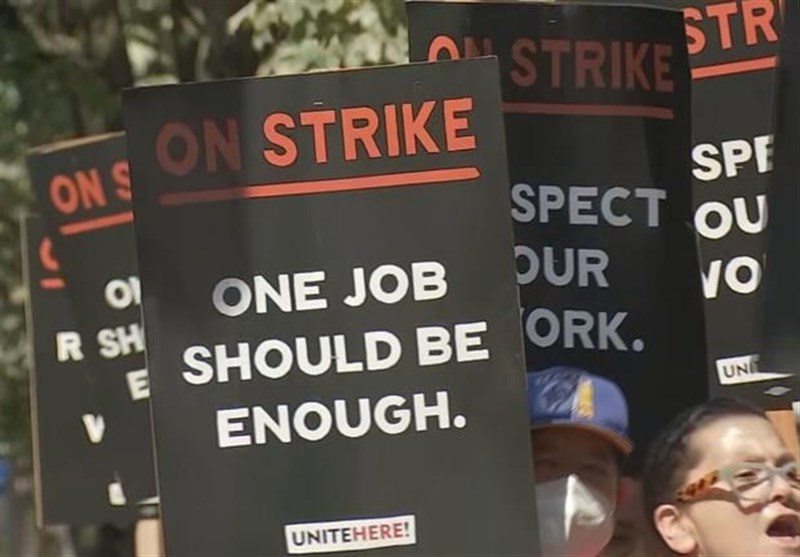 Hundreds of Hilton Hotel Workers Walk Off the Job in Seattle