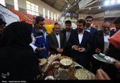 بازدید استاندار همدان از نمایشگاه و جشنواره بزرگ ورزشی عزت و پیشرفت