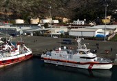 Italian Coastguard Vessel Picks Up Migrants from Albania to Transfer Them to Italy