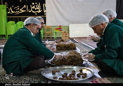 نوبت عاشقی در چایخانه حرم رضوی با طعم خرمای کرمان