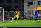دیدار  تیم های فوتبال نساجی مازندران و استقلال خوزستان
