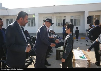 نواختن زنگ ایثار و مقاومت در مدارس بوشهر
