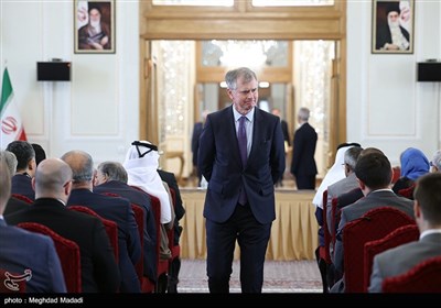 نشست عراقچی با سفرای خارجی