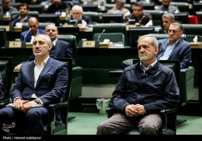 حضور رئیس جمهور در مجلس برای دفاع از لایحه بودجه 1404 کل کشو ...